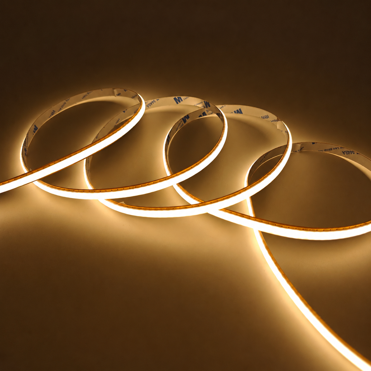 Bandă LED COB cu lumină caldă 3000K pentru iluminatul blatului de bucătărie