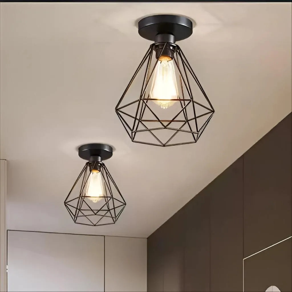 Lustră neagră din metal cu o dulie E27, în care poți monta un bec smart