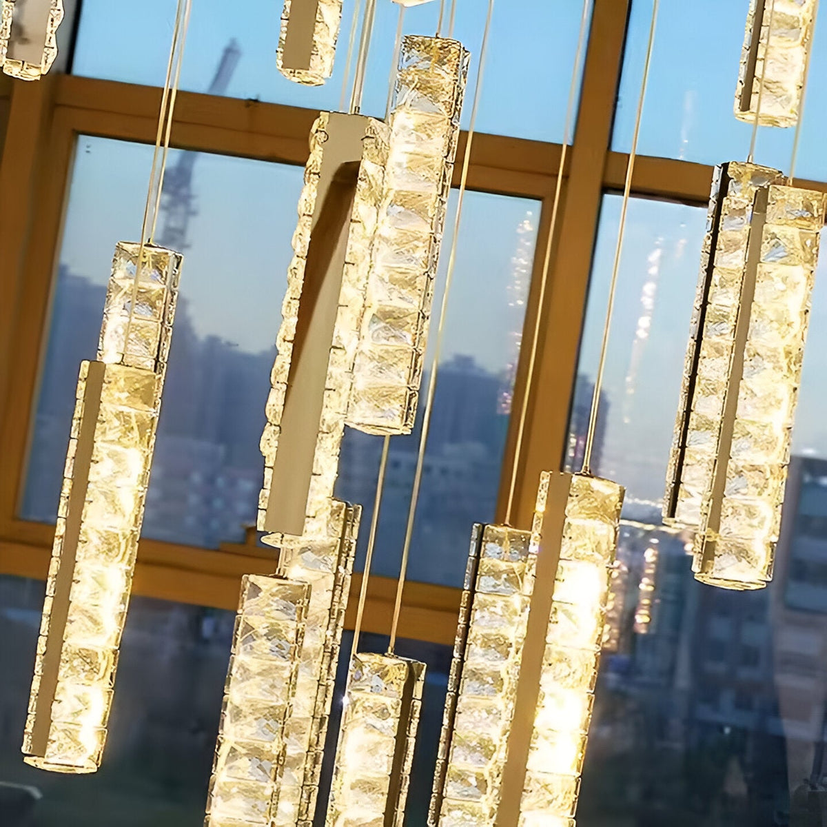 Candelabru Cristal LED AMIRI 82W Crom, Lumina Calda/Neutra/Rece 3000K/4000K/6000K Amiri, Diametru 40cm x Inaltime 300cm, Cristal si Metal