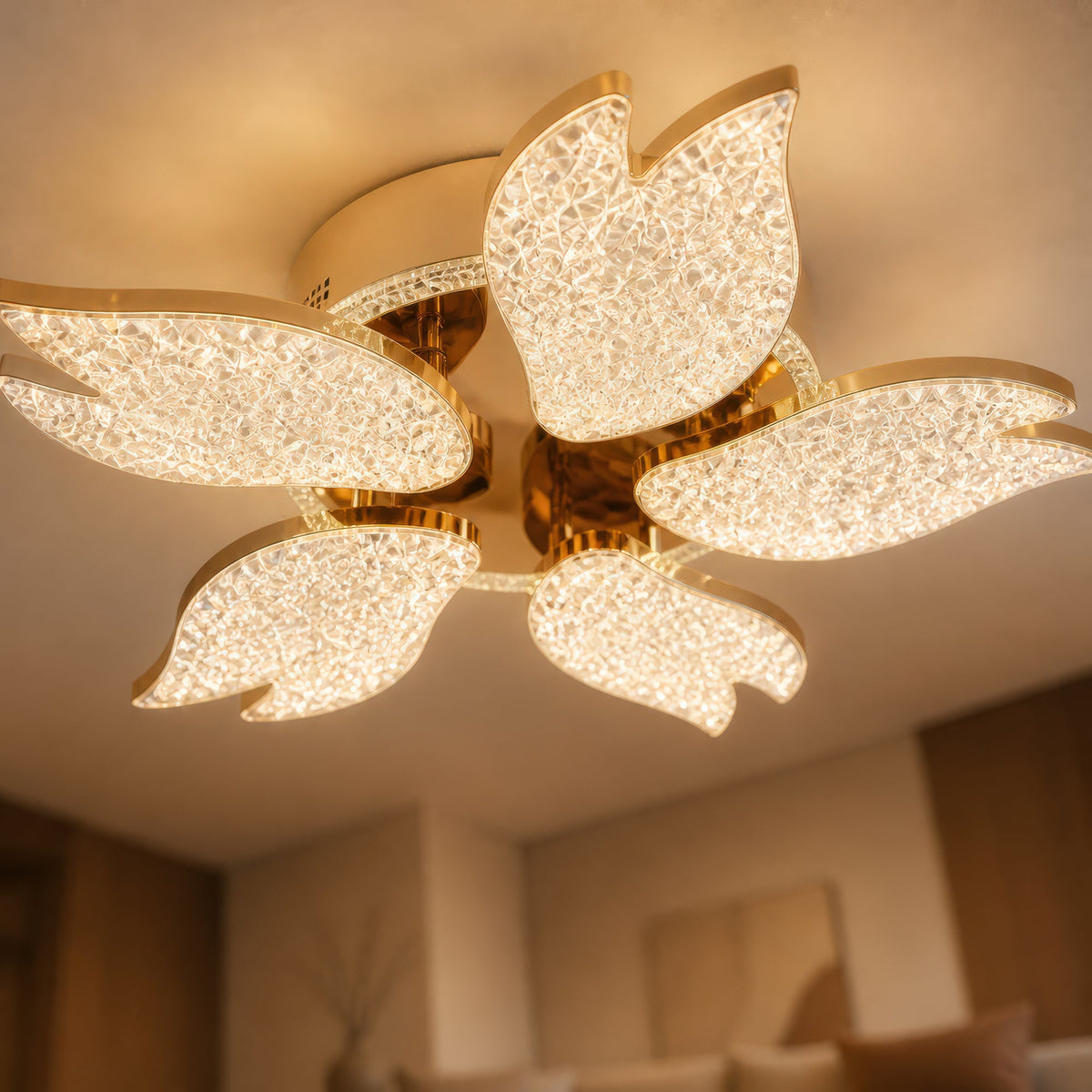 Lustra LED BLUME Magno cu telecomanda si cristal, 79W, 5 Surse, Lumina Rece/Calda/Neutra, Dimabila, Auriu